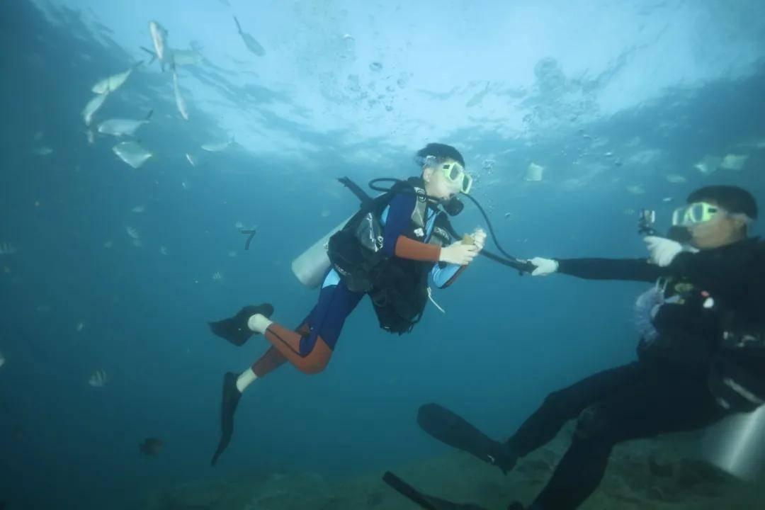 逃离野兽洞
